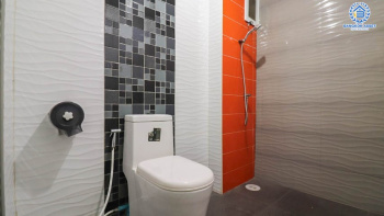 *****อาคารพาณิชย์มือสองย่านกรุงเทพฯ โกสุมรวมใจ แจ้งวัฒนะ เนื้อที่กว้าง 16 ตร.ว. ฟังก์ชัน 4 ห้องนอน 3 ห้องน้ำ ที่จอดรถ 1 คัน ฟรี! เครื่องปรับอากาศ 1 เครื่อง อยู่ในย่านค้าขาย เปิดเป็น Home Office ก็ดี หรือเน้นอยู่อาศัยก็สบาย ตั้งบนทำเลแห่งการเดินทาง เชื่อมต่อถนนวิภาวดีรังสิต, ถนนแจ้งวัฒนะ, ถนนสรงประภา และจุดขึ้นทางด่วน "อุตราภิมุข"